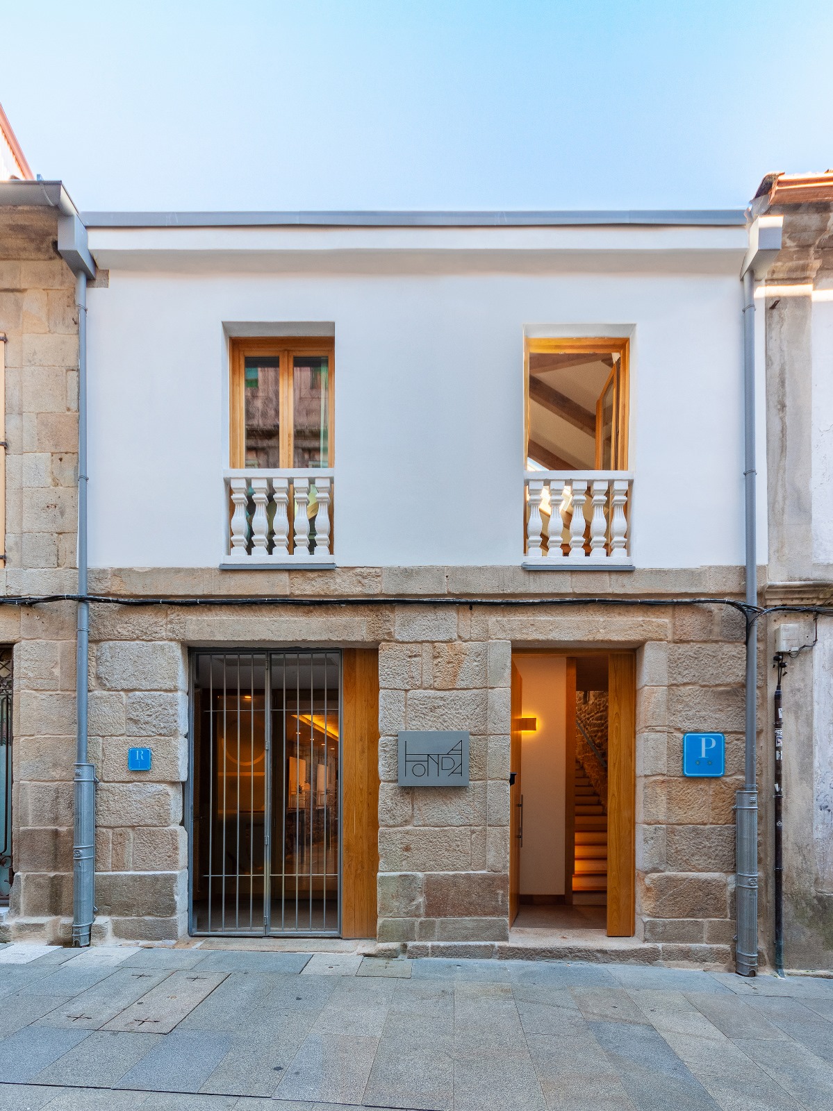 La fonda header